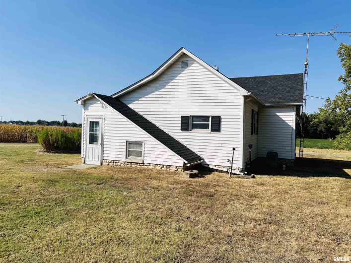 1810 Highway 142 Highway, Eldorado, Illinois 62930, 2 Bedrooms Bedrooms, 0 ,1 BathroomBathrooms,Residential,For Sale,Highway 142,0,RMAEB459838