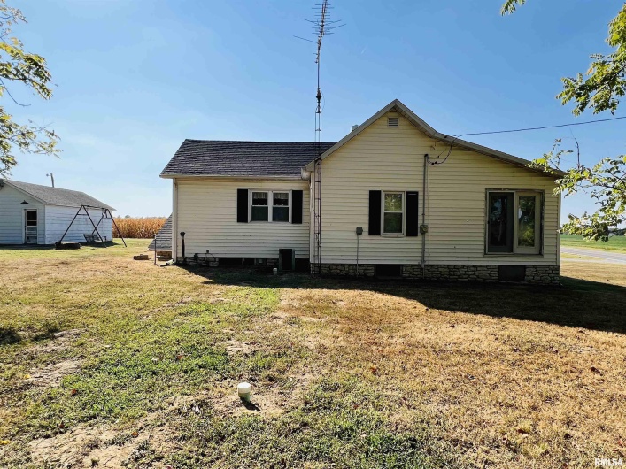 1810 Highway 142 Highway, Eldorado, Illinois 62930, 2 Bedrooms Bedrooms, 0 ,1 BathroomBathrooms,Residential,For Sale,Highway 142,0,RMAEB459838