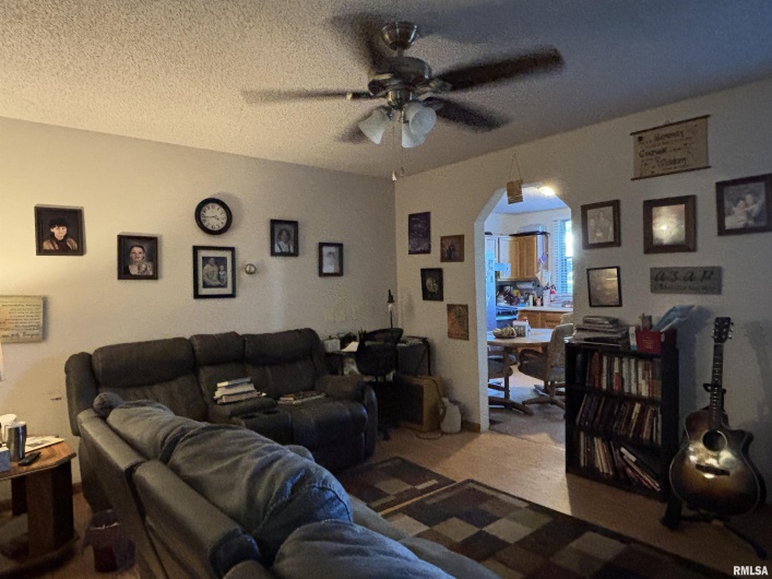 119 WARREN Street, Anna, Illinois 62906, 2 Bedrooms Bedrooms, 0 ,2 BathroomsBathrooms,Residential,For Sale,WARREN,0,RMAEB459849
