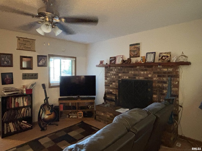 119 WARREN Street, Anna, Illinois 62906, 2 Bedrooms Bedrooms, 0 ,2 BathroomsBathrooms,Residential,For Sale,WARREN,0,RMAEB459849