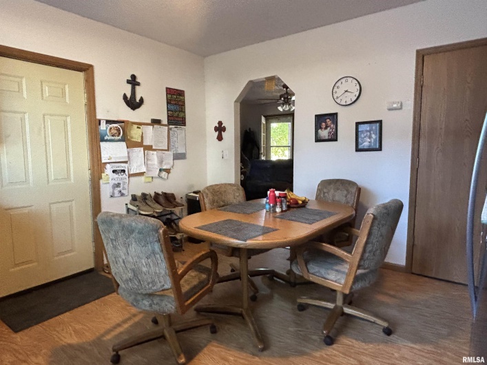 119 WARREN Street, Anna, Illinois 62906, 2 Bedrooms Bedrooms, 0 ,2 BathroomsBathrooms,Residential,For Sale,WARREN,0,RMAEB459849