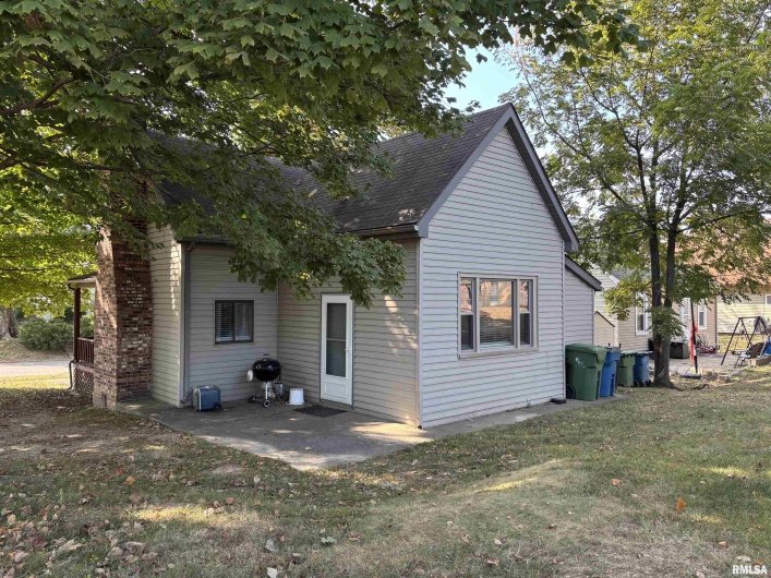 119 WARREN Street, Anna, Illinois 62906, 2 Bedrooms Bedrooms, 0 ,2 BathroomsBathrooms,Residential,For Sale,WARREN,0,RMAEB459849