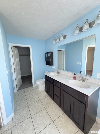6005 CHANDLER Drive, Carterville, Illinois 62918, 4 Bedrooms Bedrooms, 0 ,2 BathroomsBathrooms,Residential,For Sale,CHANDLER,0,RMAEB459850