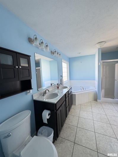 6005 CHANDLER Drive, Carterville, Illinois 62918, 4 Bedrooms Bedrooms, 0 ,2 BathroomsBathrooms,Residential,For Sale,CHANDLER,0,RMAEB459850