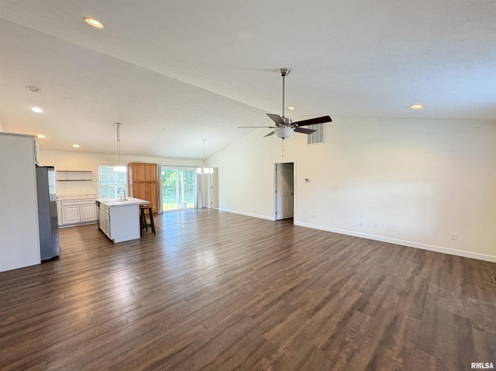 6005 CHANDLER Drive, Carterville, Illinois 62918, 4 Bedrooms Bedrooms, 0 ,2 BathroomsBathrooms,Residential,For Sale,CHANDLER,0,RMAEB459850