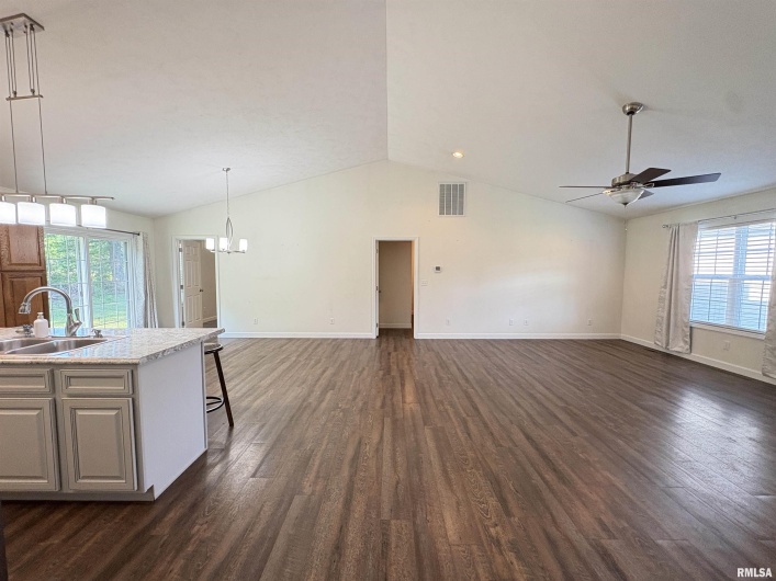 6005 CHANDLER Drive, Carterville, Illinois 62918, 4 Bedrooms Bedrooms, 0 ,2 BathroomsBathrooms,Residential,For Sale,CHANDLER,0,RMAEB459850
