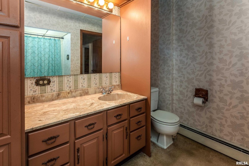 2120 LOGAN Street, Murphysboro, Illinois 62966, 3 Bedrooms Bedrooms, 0 ,1 BathroomBathrooms,Residential,For Sale,LOGAN,0,RMAEB459852