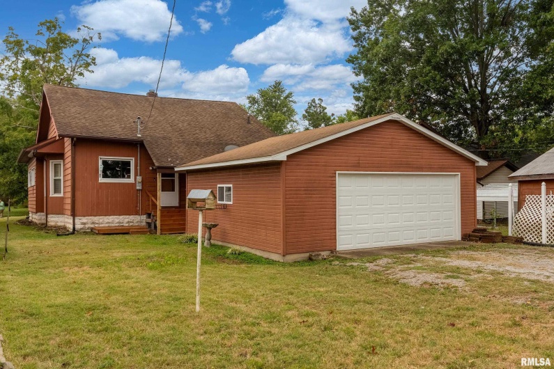 2120 LOGAN Street, Murphysboro, Illinois 62966, 3 Bedrooms Bedrooms, 0 ,1 BathroomBathrooms,Residential,For Sale,LOGAN,0,RMAEB459852