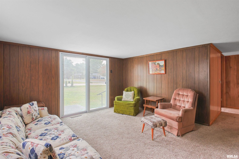 707 DOGWOOD Lane, Marion, Illinois 62959, 3 Bedrooms Bedrooms, 0 ,1 BathroomBathrooms,Residential,For Sale,DOGWOOD,0,RMAEB459856