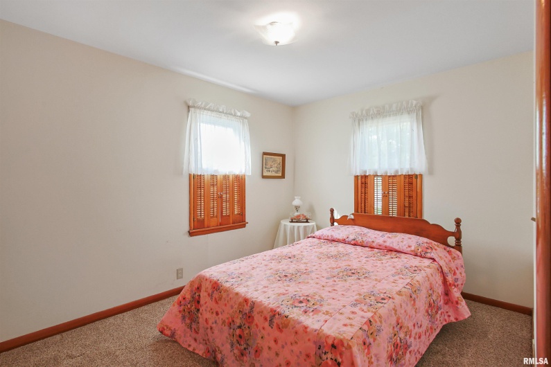 707 DOGWOOD Lane, Marion, Illinois 62959, 3 Bedrooms Bedrooms, 0 ,1 BathroomBathrooms,Residential,For Sale,DOGWOOD,0,RMAEB459856
