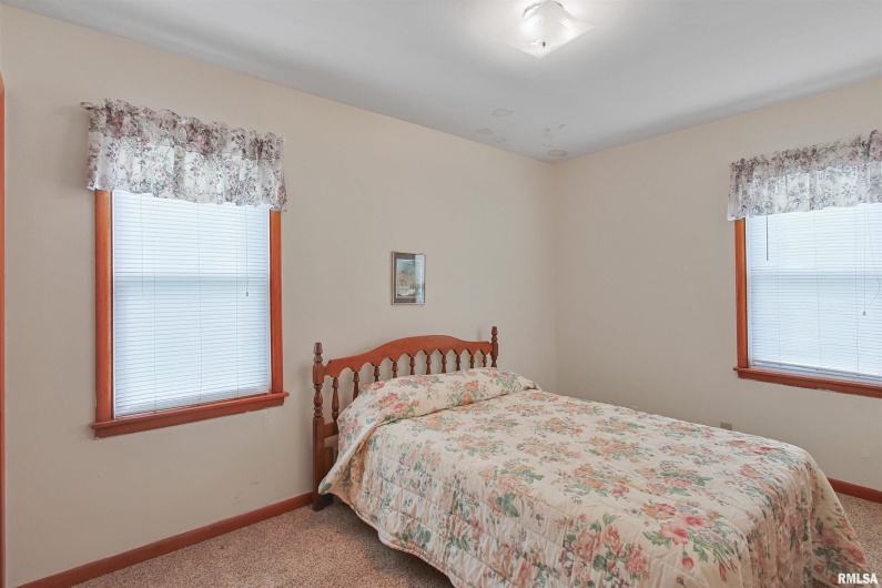 707 DOGWOOD Lane, Marion, Illinois 62959, 3 Bedrooms Bedrooms, 0 ,1 BathroomBathrooms,Residential,For Sale,DOGWOOD,0,RMAEB459856