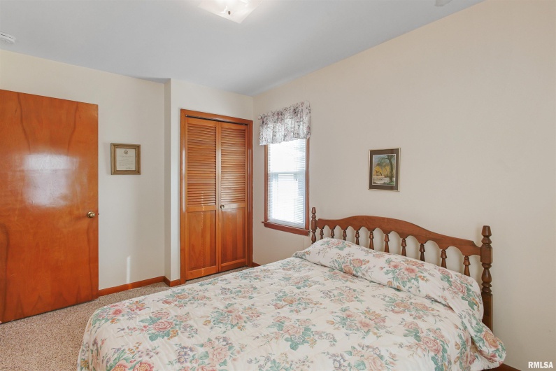 707 DOGWOOD Lane, Marion, Illinois 62959, 3 Bedrooms Bedrooms, 0 ,1 BathroomBathrooms,Residential,For Sale,DOGWOOD,0,RMAEB459856