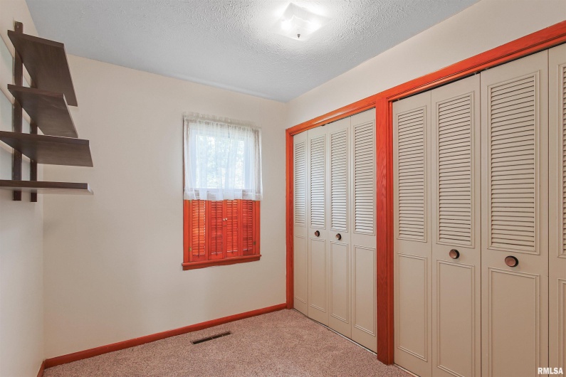 707 DOGWOOD Lane, Marion, Illinois 62959, 3 Bedrooms Bedrooms, 0 ,1 BathroomBathrooms,Residential,For Sale,DOGWOOD,0,RMAEB459856