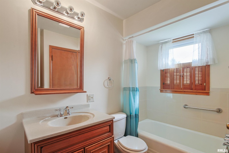 707 DOGWOOD Lane, Marion, Illinois 62959, 3 Bedrooms Bedrooms, 0 ,1 BathroomBathrooms,Residential,For Sale,DOGWOOD,0,RMAEB459856
