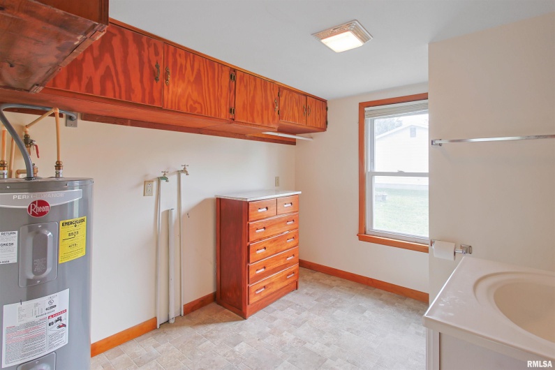 707 DOGWOOD Lane, Marion, Illinois 62959, 3 Bedrooms Bedrooms, 0 ,1 BathroomBathrooms,Residential,For Sale,DOGWOOD,0,RMAEB459856
