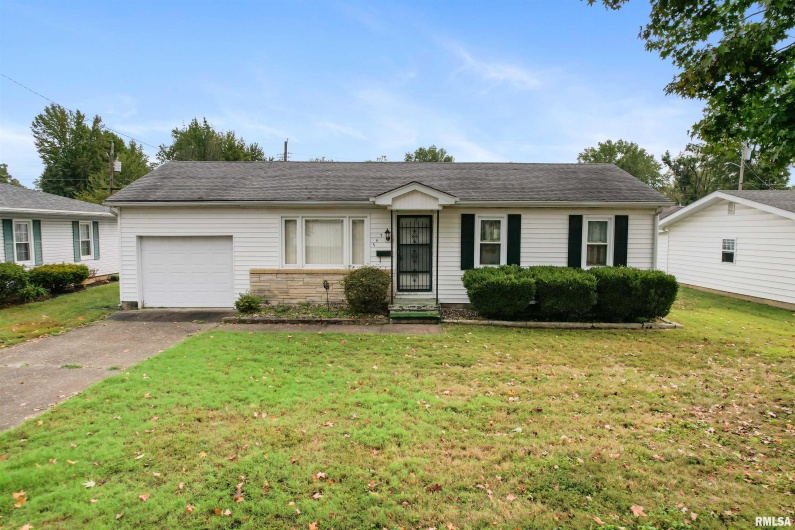 707 DOGWOOD Lane, Marion, Illinois 62959, 3 Bedrooms Bedrooms, 0 ,1 BathroomBathrooms,Residential,For Sale,DOGWOOD,0,RMAEB459856