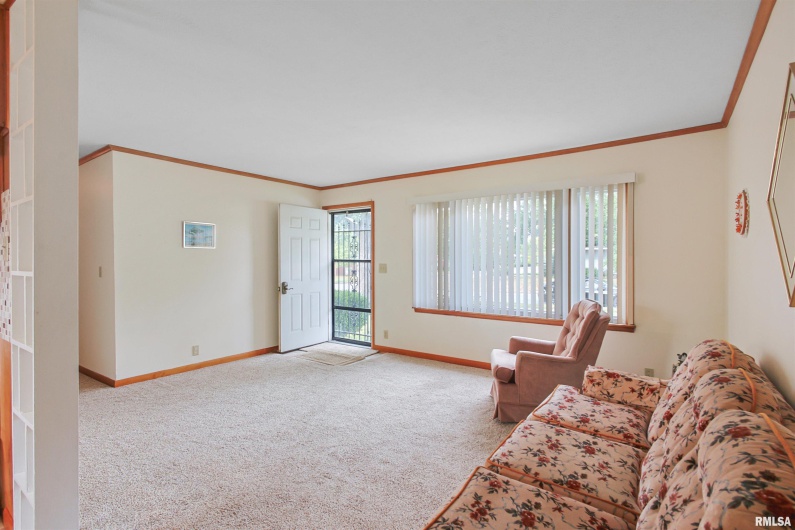 707 DOGWOOD Lane, Marion, Illinois 62959, 3 Bedrooms Bedrooms, 0 ,1 BathroomBathrooms,Residential,For Sale,DOGWOOD,0,RMAEB459856