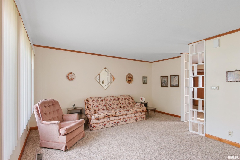 707 DOGWOOD Lane, Marion, Illinois 62959, 3 Bedrooms Bedrooms, 0 ,1 BathroomBathrooms,Residential,For Sale,DOGWOOD,0,RMAEB459856