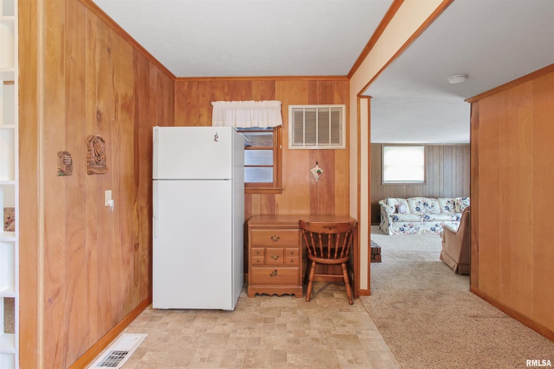 707 DOGWOOD Lane, Marion, Illinois 62959, 3 Bedrooms Bedrooms, 0 ,1 BathroomBathrooms,Residential,For Sale,DOGWOOD,0,RMAEB459856