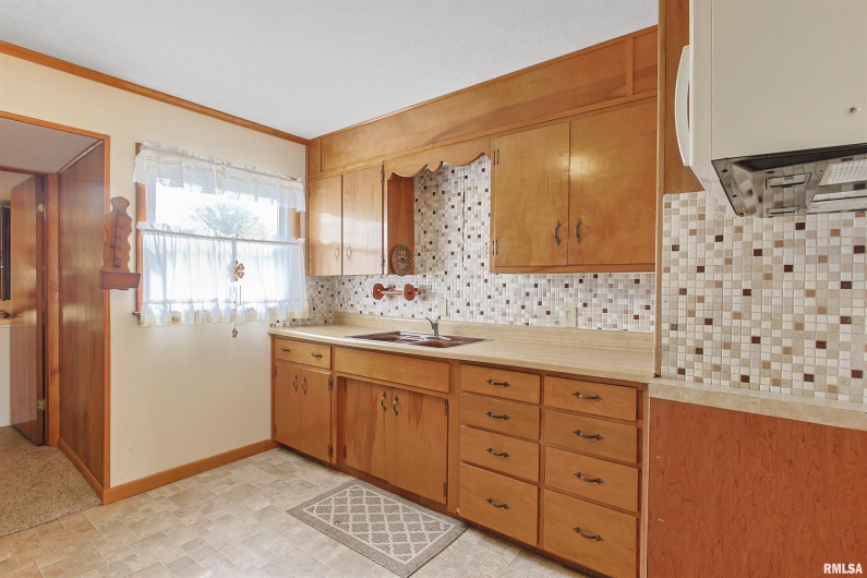 707 DOGWOOD Lane, Marion, Illinois 62959, 3 Bedrooms Bedrooms, 0 ,1 BathroomBathrooms,Residential,For Sale,DOGWOOD,0,RMAEB459856