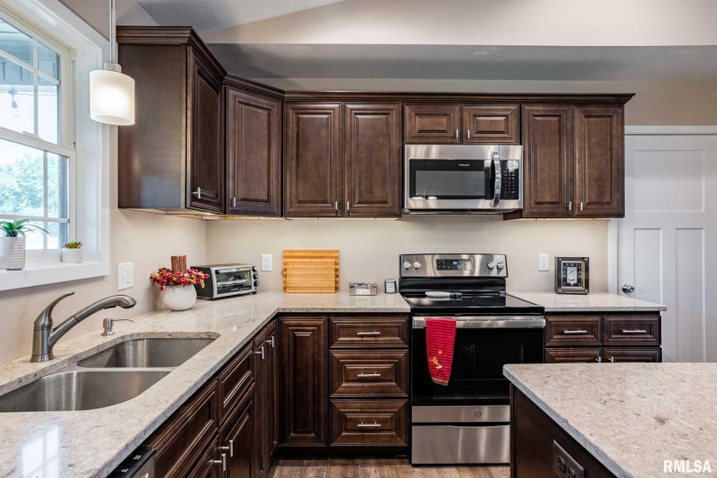 1205 WILDFLOWER Lane, Herrin, Illinois 62948, 4 Bedrooms Bedrooms, 0 ,2 BathroomsBathrooms,Residential,For Sale,WILDFLOWER,0,RMAQC4267693