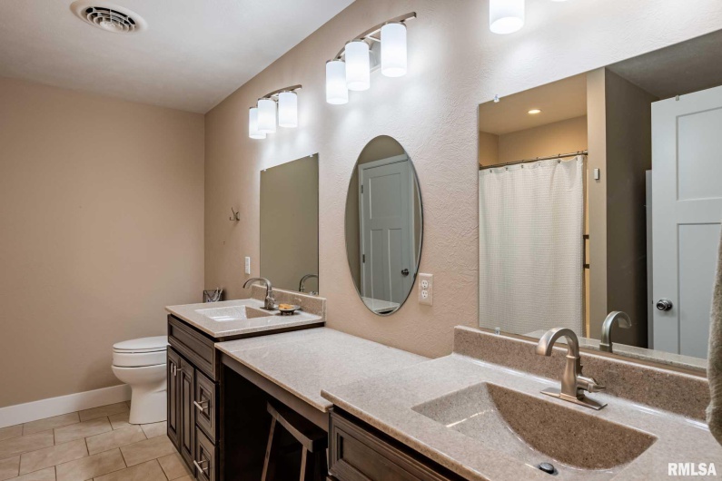 1205 WILDFLOWER Lane, Herrin, Illinois 62948, 4 Bedrooms Bedrooms, 0 ,2 BathroomsBathrooms,Residential,For Sale,WILDFLOWER,0,RMAQC4267693