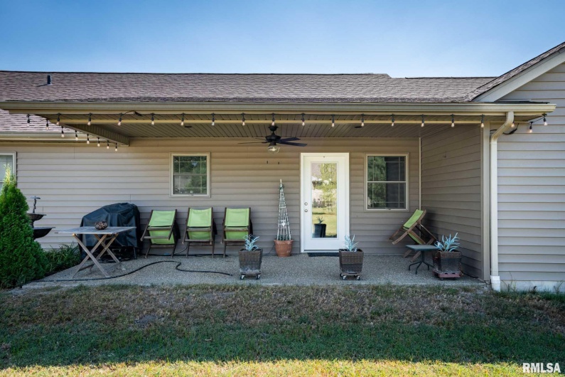 1205 WILDFLOWER Lane, Herrin, Illinois 62948, 4 Bedrooms Bedrooms, 0 ,2 BathroomsBathrooms,Residential,For Sale,WILDFLOWER,0,RMAQC4267693
