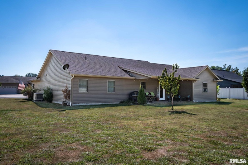 1205 WILDFLOWER Lane, Herrin, Illinois 62948, 4 Bedrooms Bedrooms, 0 ,2 BathroomsBathrooms,Residential,For Sale,WILDFLOWER,0,RMAQC4267693