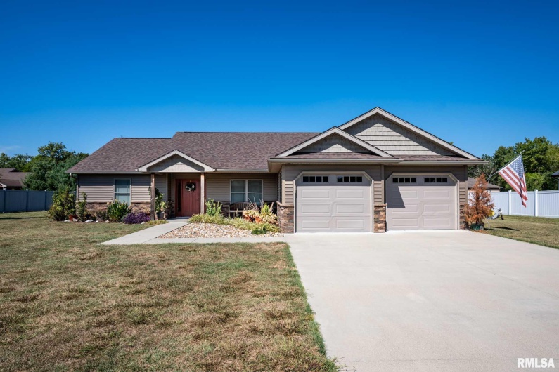 1205 WILDFLOWER Lane, Herrin, Illinois 62948, 4 Bedrooms Bedrooms, 0 ,2 BathroomsBathrooms,Residential,For Sale,WILDFLOWER,0,RMAQC4267693
