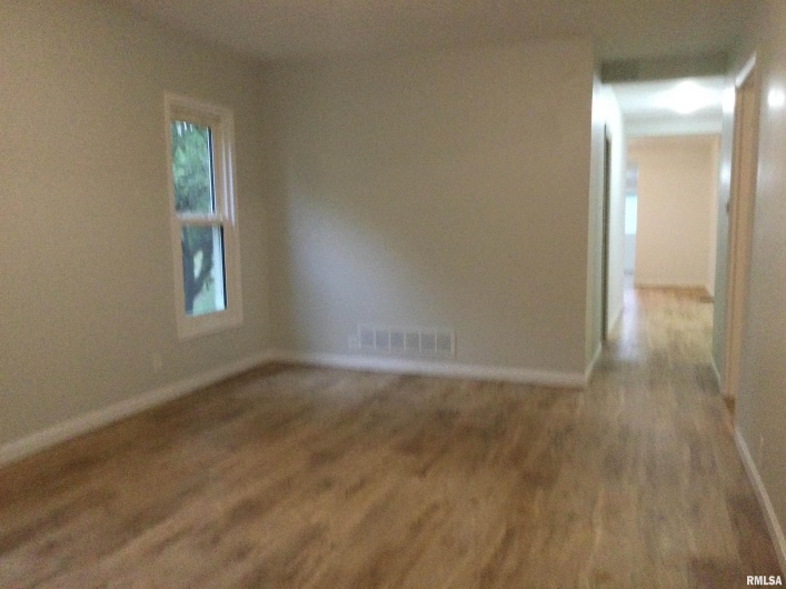 110 EAST Avenue, Anna, Illinois 62906, 3 Bedrooms Bedrooms, 0 ,1 BathroomBathrooms,Residential,For Sale,EAST,0,RMAQC4267709