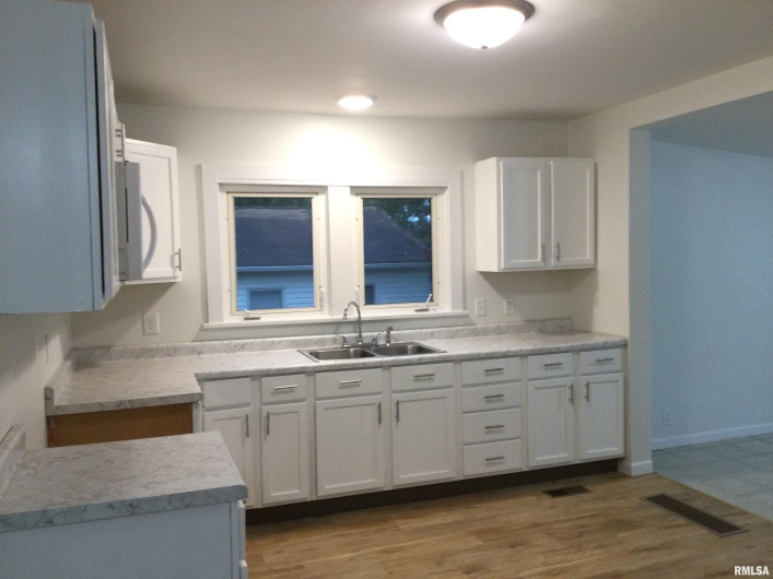 110 EAST Avenue, Anna, Illinois 62906, 3 Bedrooms Bedrooms, 0 ,1 BathroomBathrooms,Residential,For Sale,EAST,0,RMAQC4267709
