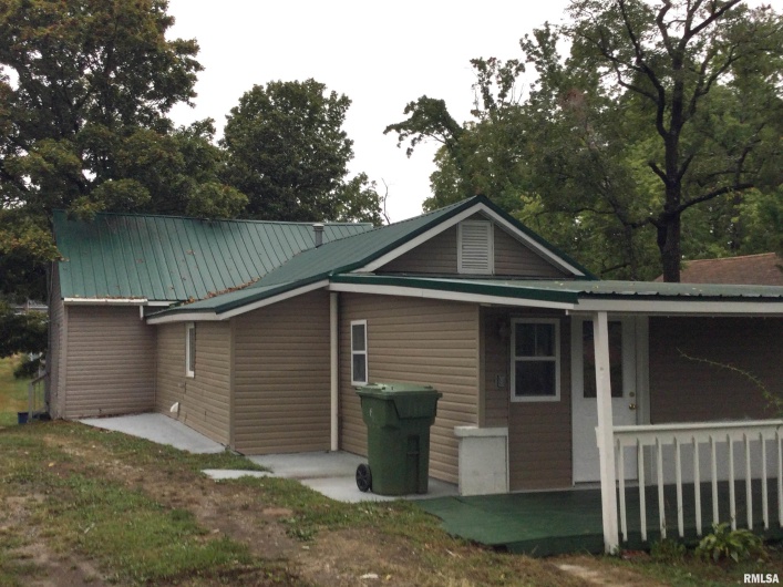 110 EAST Avenue, Anna, Illinois 62906, 3 Bedrooms Bedrooms, 0 ,1 BathroomBathrooms,Residential,For Sale,EAST,0,RMAQC4267709