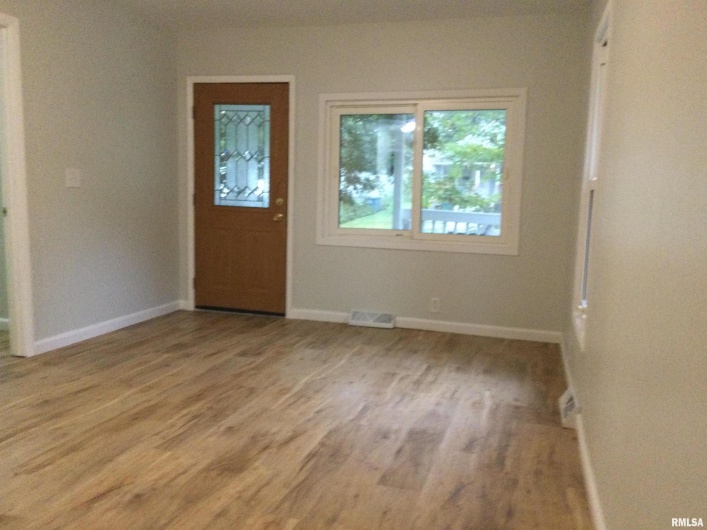110 EAST Avenue, Anna, Illinois 62906, 3 Bedrooms Bedrooms, 0 ,1 BathroomBathrooms,Residential,For Sale,EAST,0,RMAQC4267709