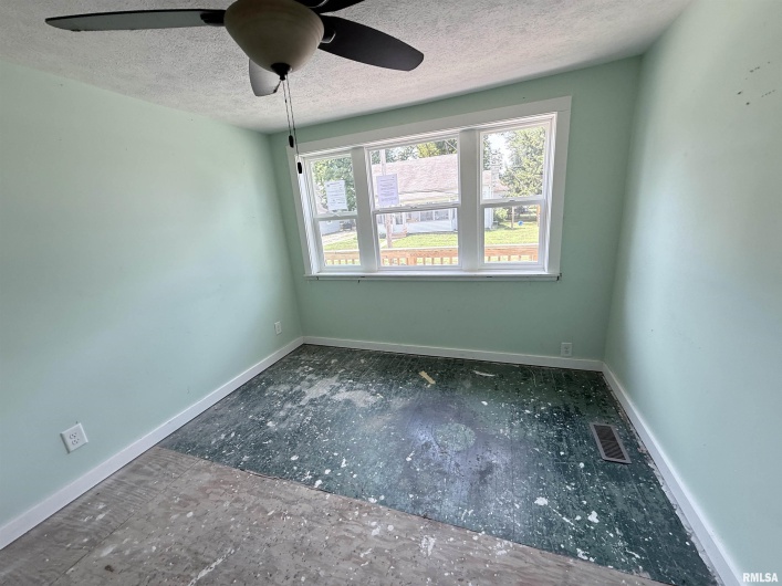 407 BUCHANAN Street, Marion, Illinois 62959, 3 Bedrooms Bedrooms, 0 ,2 BathroomsBathrooms,Residential,For Sale,BUCHANAN,0,RMAEB459865