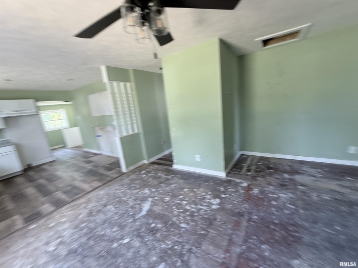407 BUCHANAN Street, Marion, Illinois 62959, 3 Bedrooms Bedrooms, 0 ,2 BathroomsBathrooms,Residential,For Sale,BUCHANAN,0,RMAEB459865