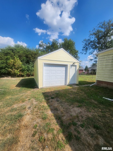 407 BUCHANAN Street, Marion, Illinois 62959, 3 Bedrooms Bedrooms, 0 ,2 BathroomsBathrooms,Residential,For Sale,BUCHANAN,0,RMAEB459865