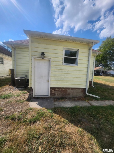 407 BUCHANAN Street, Marion, Illinois 62959, 3 Bedrooms Bedrooms, 0 ,2 BathroomsBathrooms,Residential,For Sale,BUCHANAN,0,RMAEB459865
