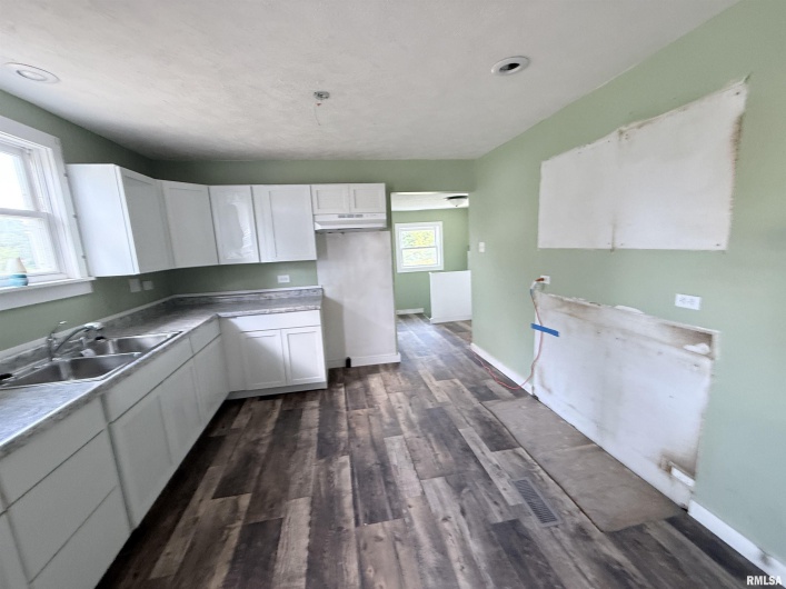407 BUCHANAN Street, Marion, Illinois 62959, 3 Bedrooms Bedrooms, 0 ,2 BathroomsBathrooms,Residential,For Sale,BUCHANAN,0,RMAEB459865
