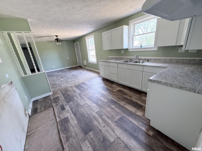 407 BUCHANAN Street, Marion, Illinois 62959, 3 Bedrooms Bedrooms, 0 ,2 BathroomsBathrooms,Residential,For Sale,BUCHANAN,0,RMAEB459865