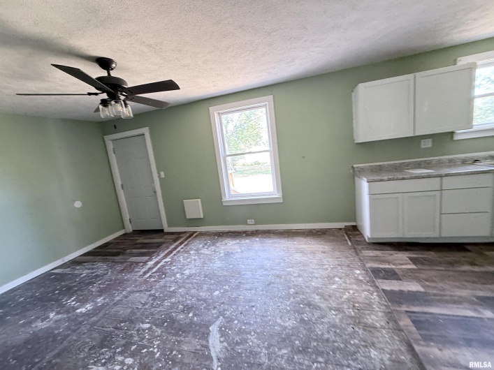 407 BUCHANAN Street, Marion, Illinois 62959, 3 Bedrooms Bedrooms, 0 ,2 BathroomsBathrooms,Residential,For Sale,BUCHANAN,0,RMAEB459865