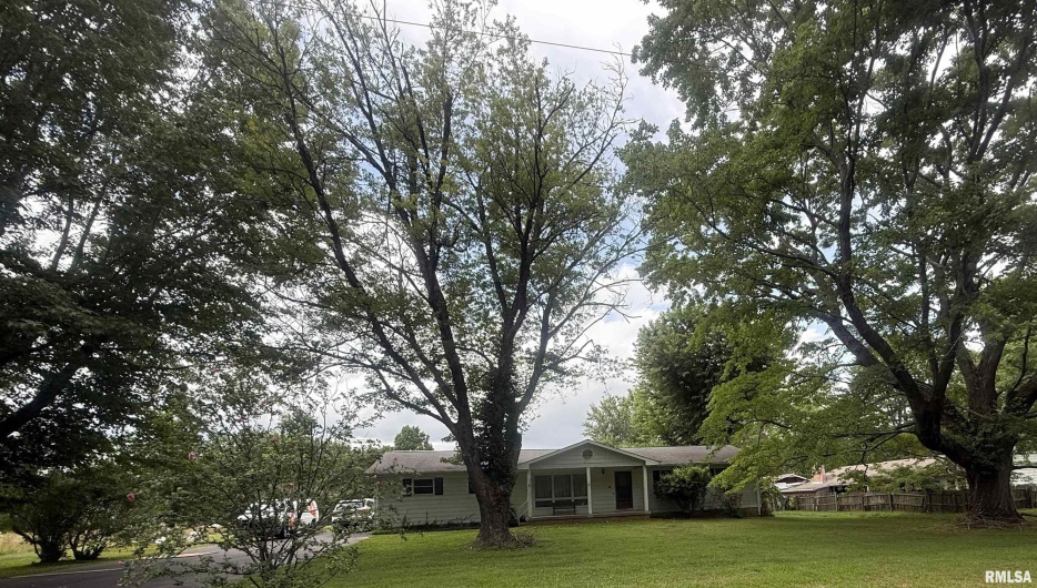 39 Community Lane, Carbondale, Illinois 62901, 3 Bedrooms Bedrooms, 0 ,3 BathroomsBathrooms,Residential,For Sale,Community,0,RMAEB459861