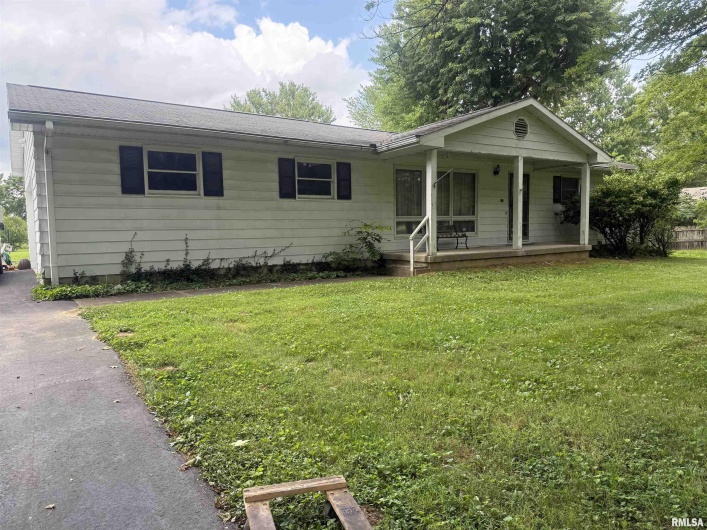 39 Community Lane, Carbondale, Illinois 62901, 3 Bedrooms Bedrooms, 0 ,3 BathroomsBathrooms,Residential,For Sale,Community,0,RMAEB459861