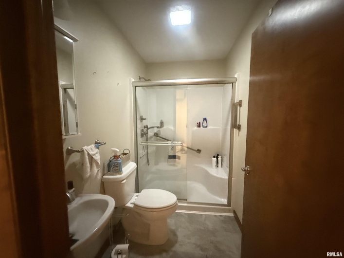 39 Community Lane, Carbondale, Illinois 62901, 3 Bedrooms Bedrooms, 0 ,3 BathroomsBathrooms,Residential,For Sale,Community,0,RMAEB459861