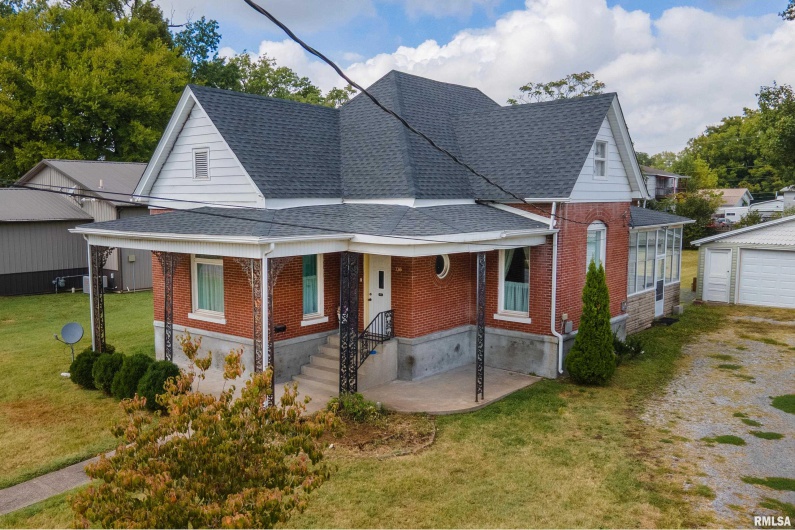 716 MAIN Street, Marion, Illinois 62959, 4 Bedrooms Bedrooms, 0 ,1 BathroomBathrooms,Residential,For Sale,MAIN,0,RMAEB459862