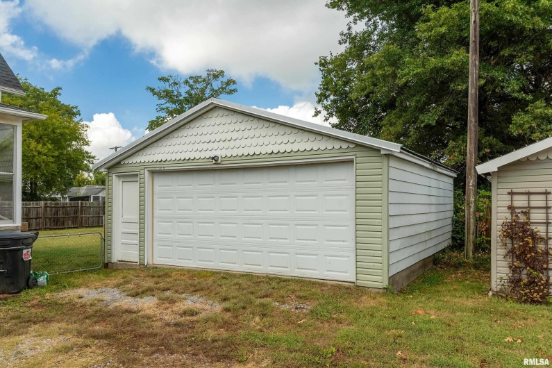 716 MAIN Street, Marion, Illinois 62959, 4 Bedrooms Bedrooms, 0 ,1 BathroomBathrooms,Residential,For Sale,MAIN,0,RMAEB459862