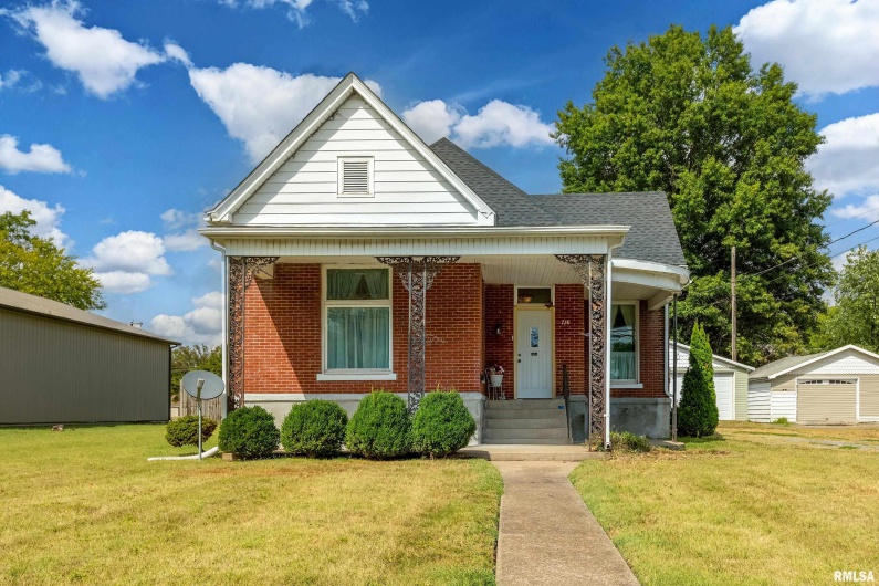 716 MAIN Street, Marion, Illinois 62959, 4 Bedrooms Bedrooms, 0 ,1 BathroomBathrooms,Residential,For Sale,MAIN,0,RMAEB459862