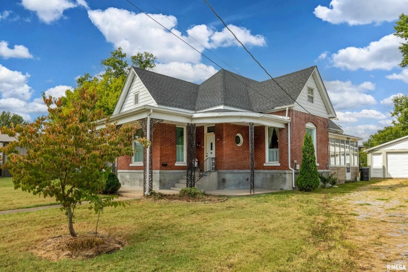 716 MAIN Street, Marion, Illinois 62959, 4 Bedrooms Bedrooms, 0 ,1 BathroomBathrooms,Residential,For Sale,MAIN,0,RMAEB459862