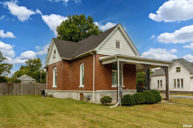 716 MAIN Street, Marion, Illinois 62959, 4 Bedrooms Bedrooms, 0 ,1 BathroomBathrooms,Residential,For Sale,MAIN,0,RMAEB459862