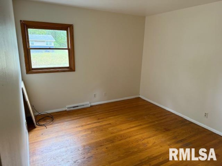 1206 Schwartz Street, Carbondale, Illinois 62901, 5 Bedrooms Bedrooms, 0 ,2 BathroomsBathrooms,Residential,For Sale,Schwartz,0,RMAEB459870