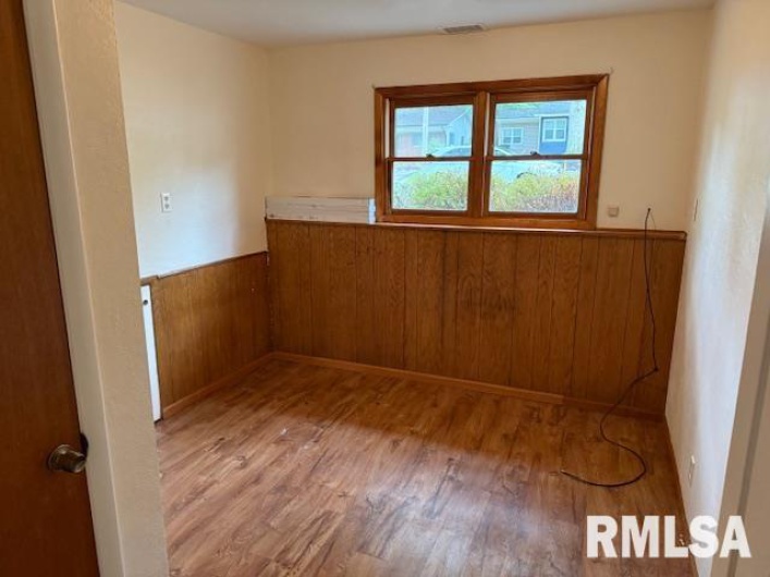 1206 Schwartz Street, Carbondale, Illinois 62901, 5 Bedrooms Bedrooms, 0 ,2 BathroomsBathrooms,Residential,For Sale,Schwartz,0,RMAEB459870